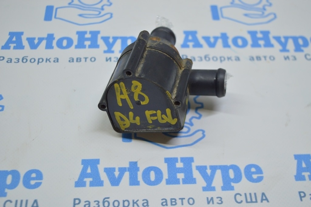 Помпа водяная дополнительная (пластиковая) первая Audi A8 D4 10-17