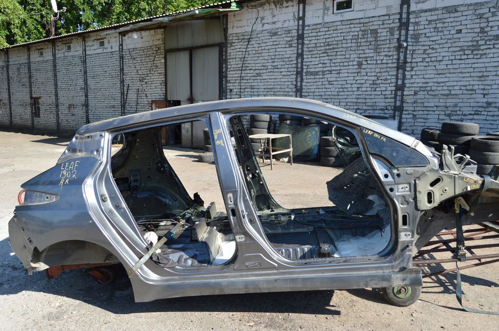 Порог правый Nissan Leaf 18-  (02) графит