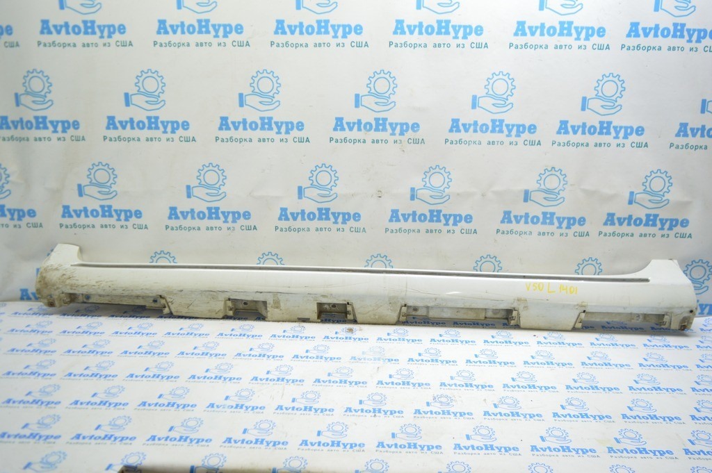 Порог правый Toyota Camry v50 12-14 usa\евро LE XLE с хромом (01) белый