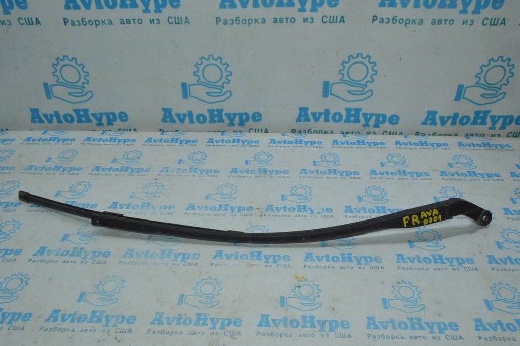 Поводок дворника прав Toyota Avalon 05-12