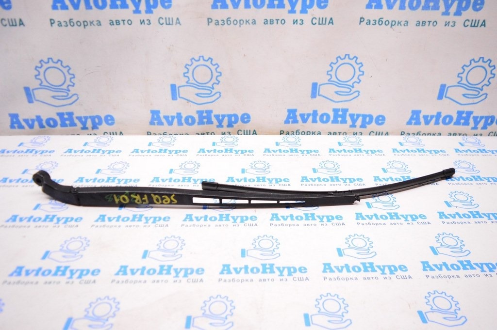 Поводок дворника прав Toyota Sequoia 2008-2022