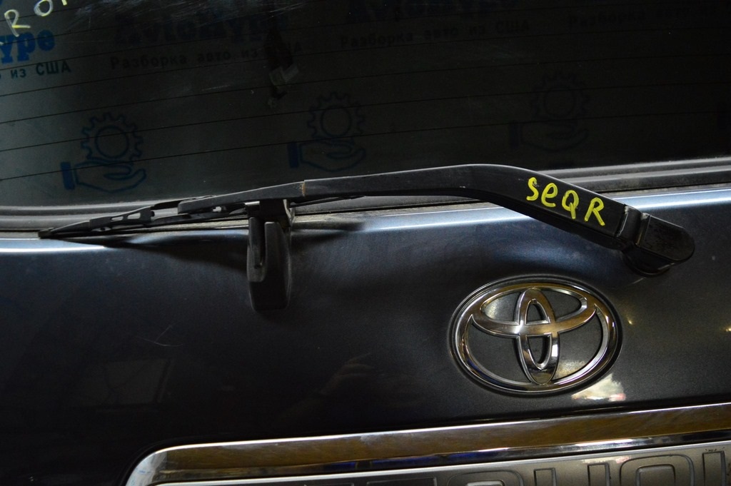 Поводок дворника зад Toyota Sequoia 2008-2022