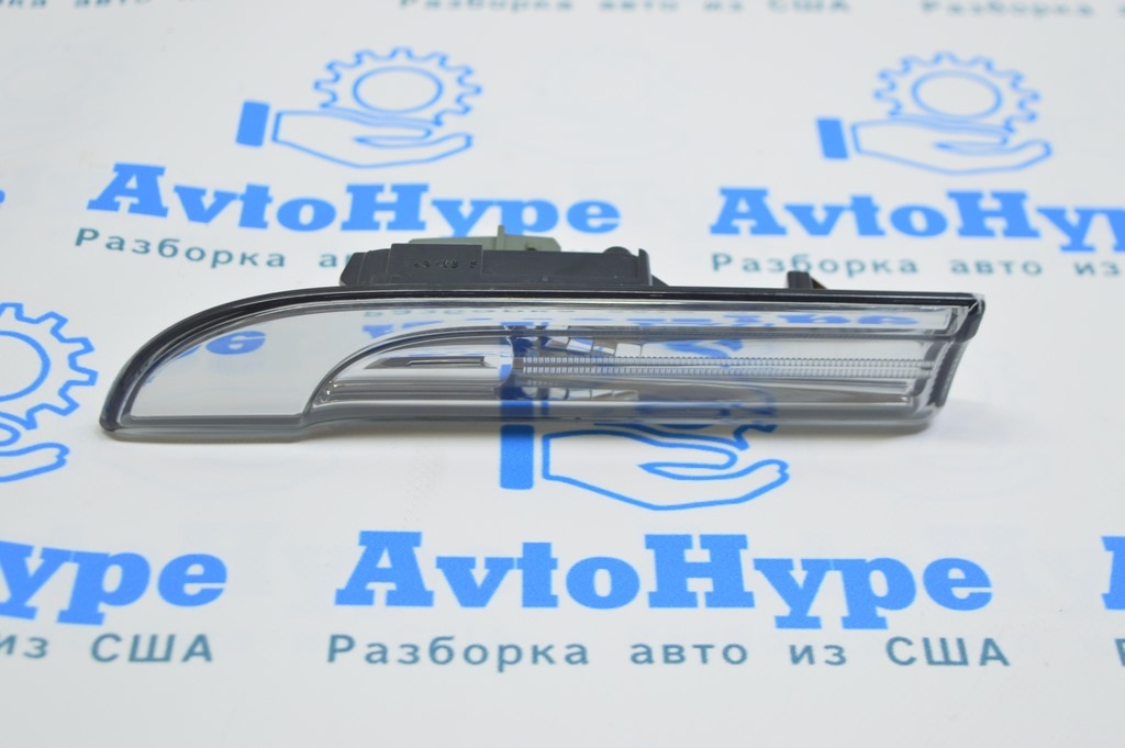 Повторитель поворотника левый Porsche Panamera 10-16 реализ Максим 970631033-02