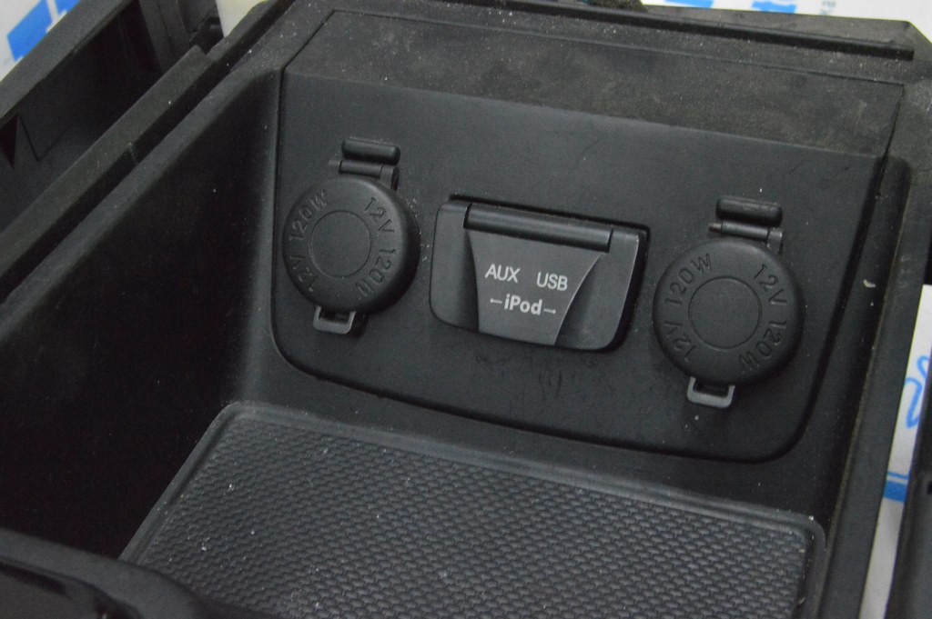 Прикуриватель центральной консоли Hyundai Sonata 11-15 с крышкой