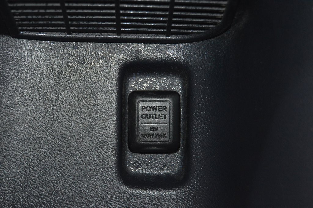 Прикуриватель в обшивке арки лев Honda CRV 07-11