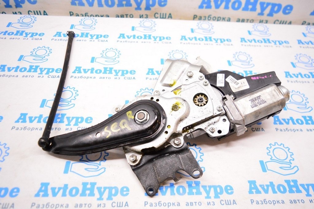 Привод мотор двери багажника Toyota Sequoia 2008-2022 (01)