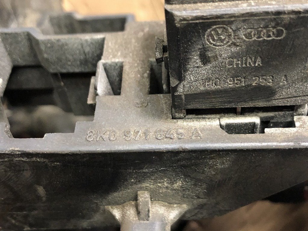 Проводка салонная  горелая РЕЖЕМ ЧТО НУЖНО  Audi a4 b8 08-16 — фото 3