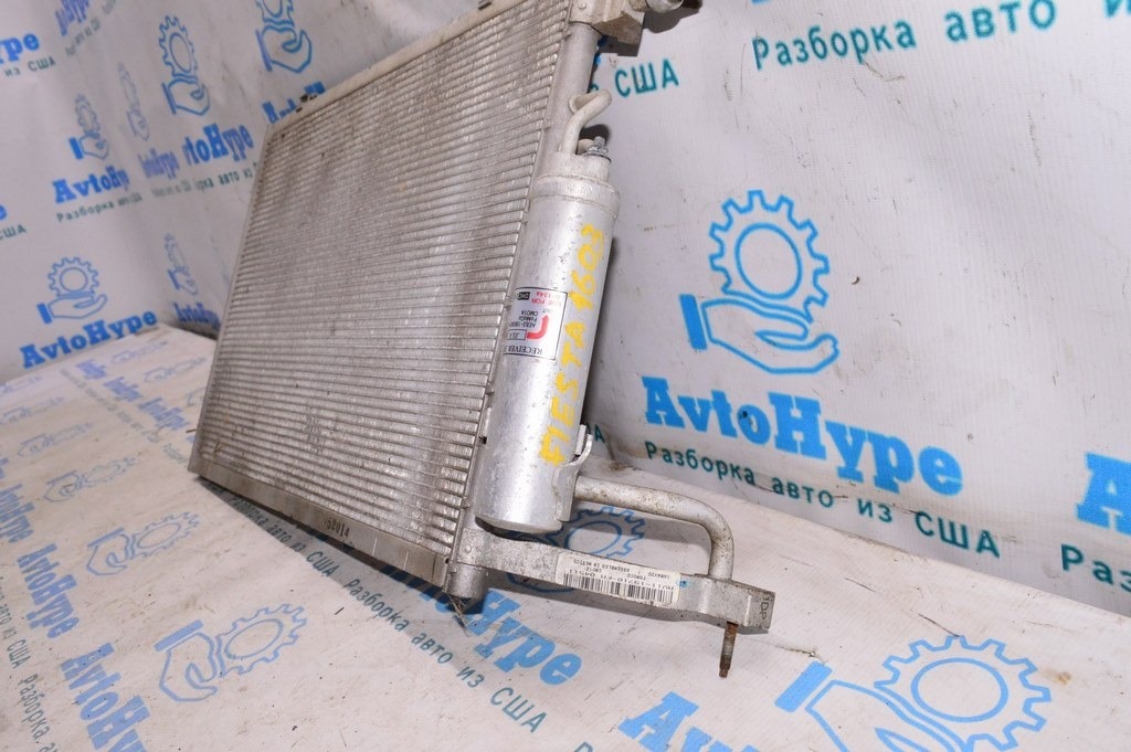 Радиатор кондиционера (конденсер) Ford Fiesta 11-19 1.6 (03) — фото 4