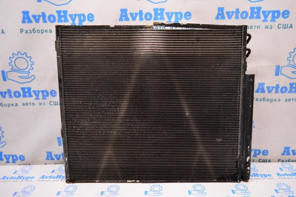 Радиатор кондиционера (конденсер) Toyota Sequoia 2008-2022 (01) небольшой деф.сверху — фото 3