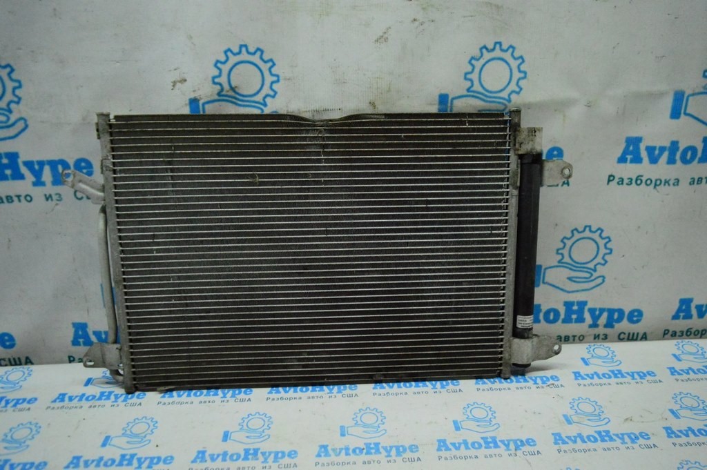 Радиатор кондиционера (конденсер) VW Jetta 11-18 USA 1.4T, 1.4T hybrid, 1.8T (03) прижат снизу — фото 2