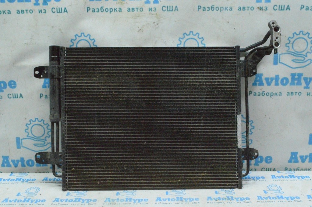 Радиатор кондиционера (конденсер) VW Tiguan 09-17 (08)