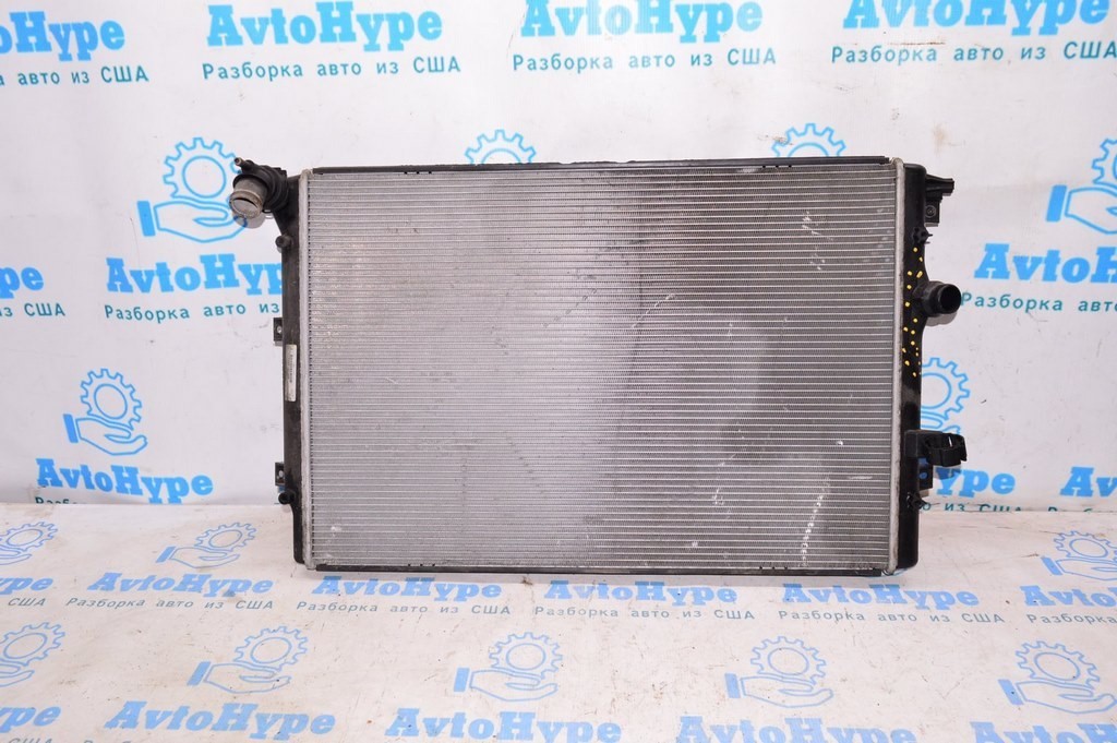Радиатор охлаждения (вода) VW Tiguan 09-17 (04) деф.трещина по левой стороне