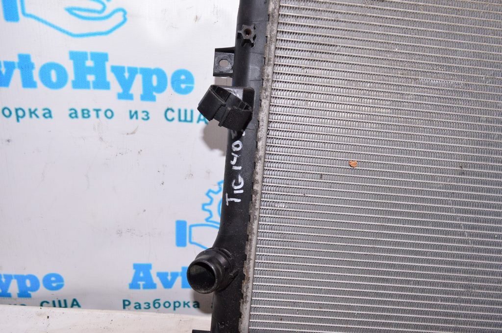 Радиатор охлаждения (вода) VW Tiguan 09-17 (05) деф. деф.верхнего входа где патрубок — фото 3