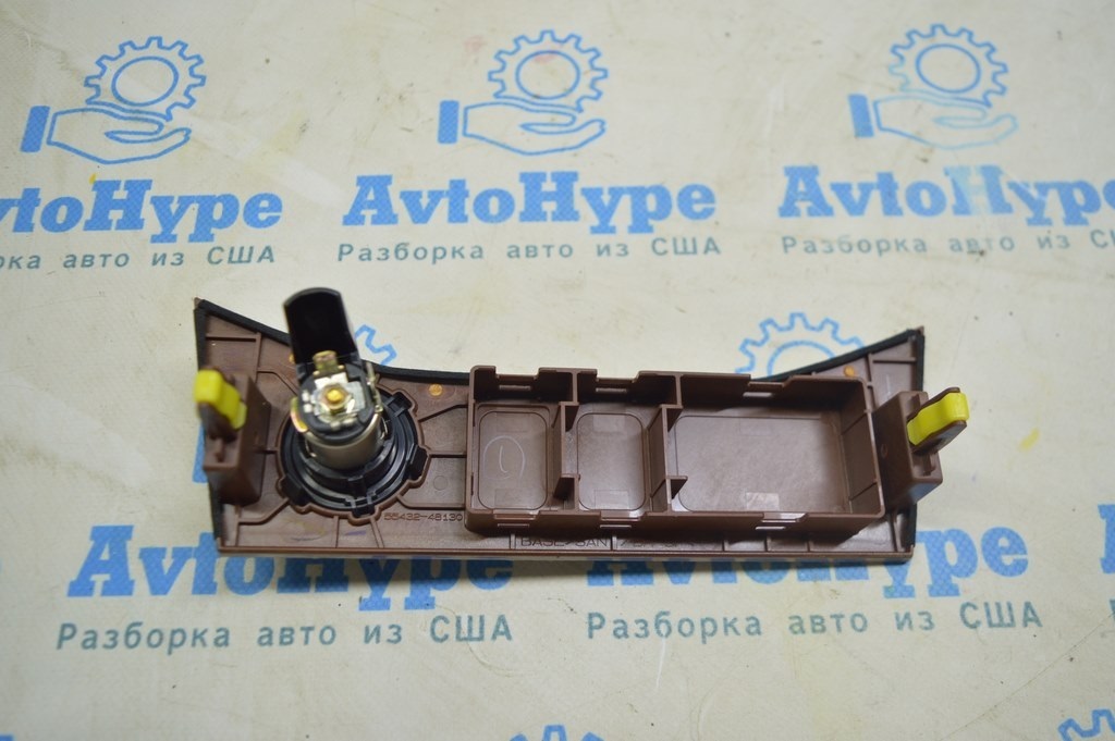 Рама декокративная с прикуривателем Lexus RX300 RX330 RX350 RX400h 04-09 (01) — фото 2