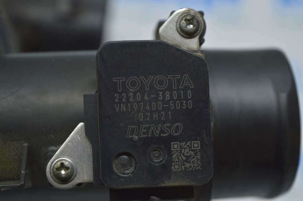 Расходомер воздуха прав Lexus LS460 LS600h 07-12 22204-38020