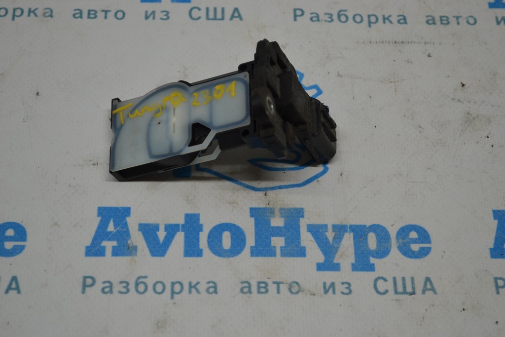 Расходомер воздуха Toyota Tundra 22- (01)