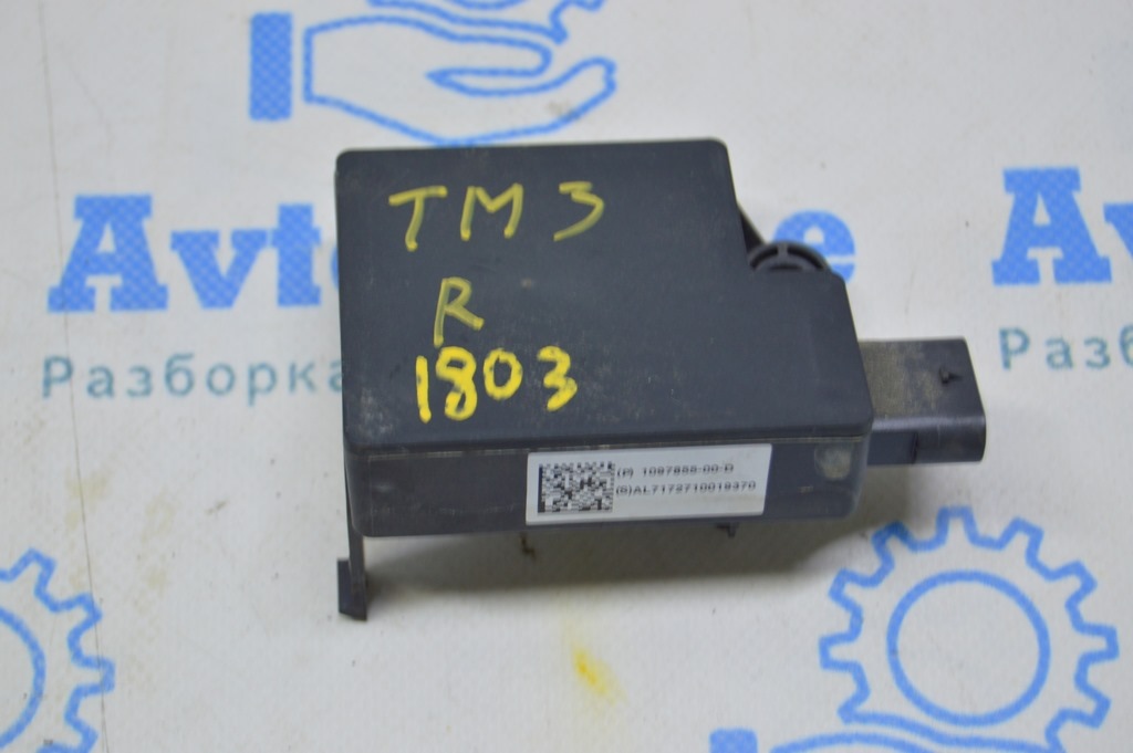 REAR BUMPER BODY CONTROL MODULE BCM Tesla Model 3 18- (03)