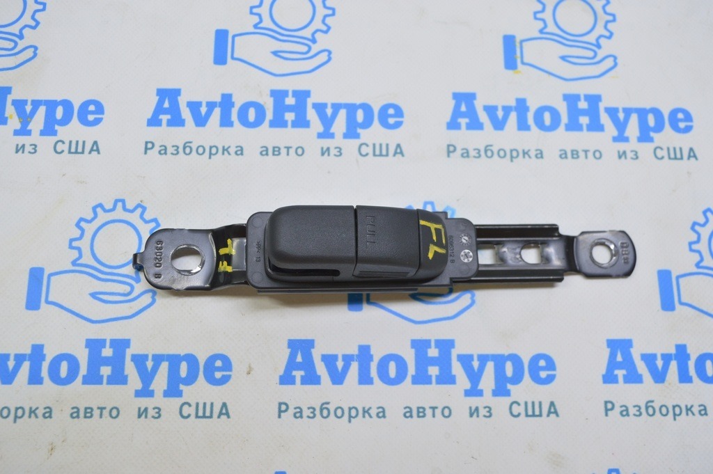 Регулировка высоты водительского ремня безопасности Nissan Leaf 18-19 черный