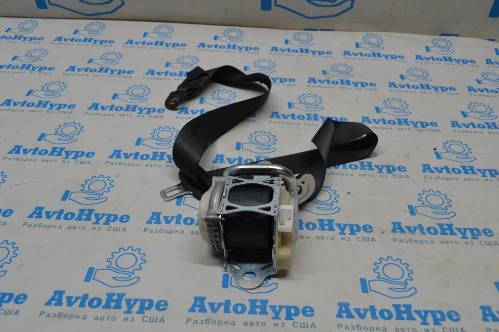 Ремень безопасности зад лев Toyota Tundra 22- (01)
