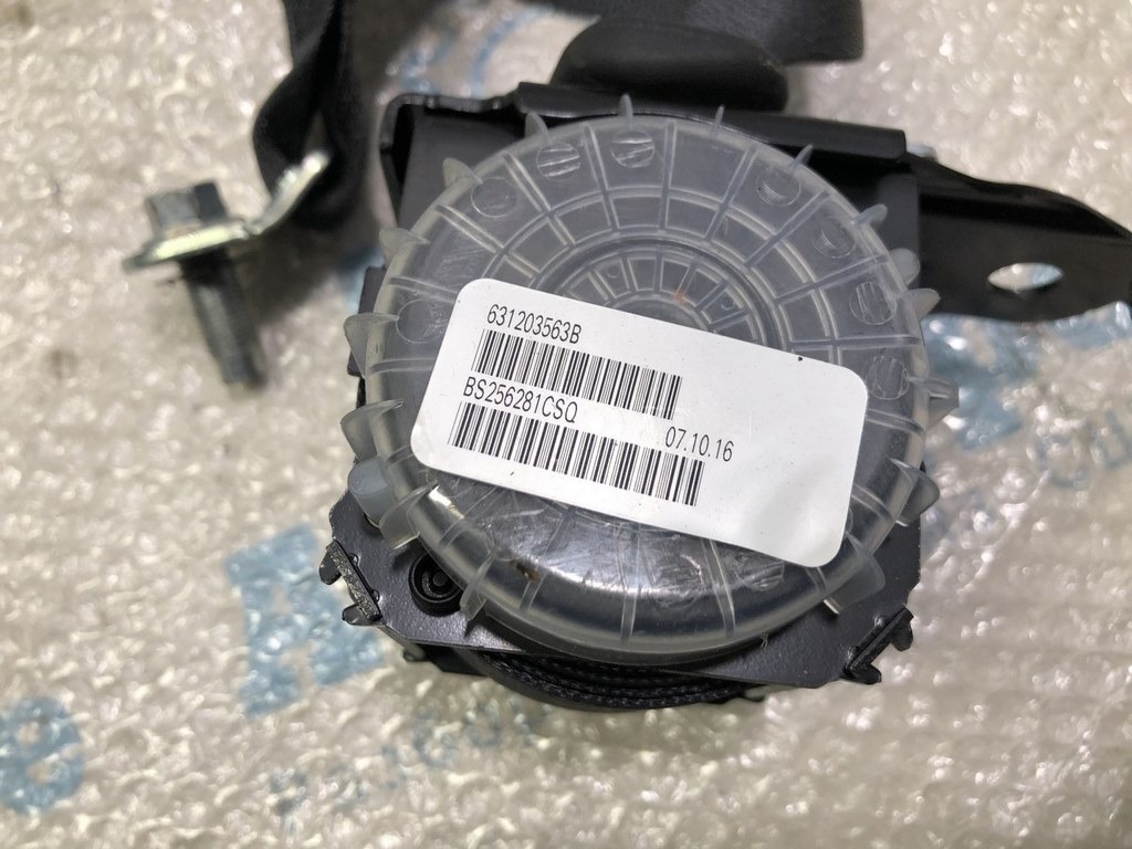 Ремень безопасности зад центр Nissan Sentra 15-19 черн — фото 2