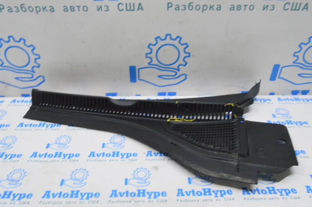 Решетка дворников (пластик) лев VW Jetta 19- (02) трещины