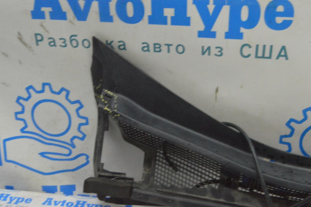 Решетка дворников пластик Nissan Leaf 18-19 (02) трещины, нет фрагмента — фото 3