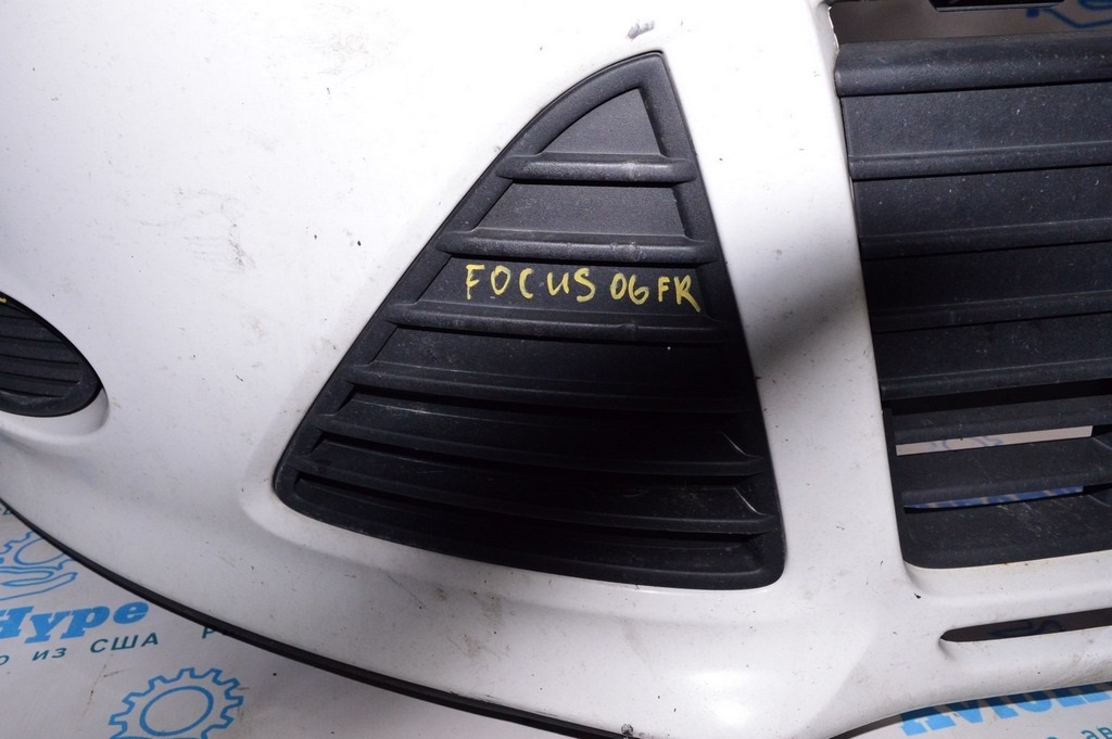 Решетка переднего бампера прав Ford Focus mk3 11-14 дорест мат
