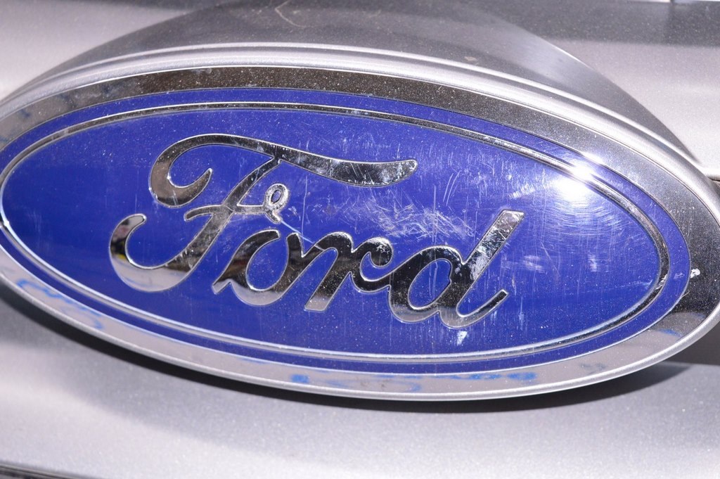 Решетка радиатора grill Ford Edge 16- (04) деф.2 креплений ( не критично) — фото 2