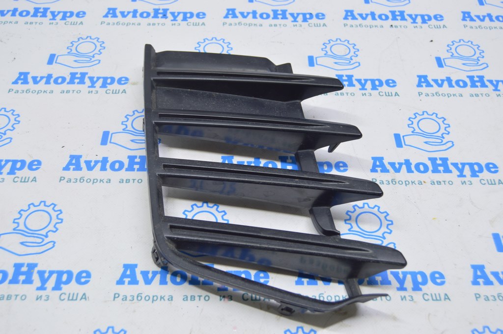Решітка радіатора grill права Toyota LC300 21- (01) злам кріпл, реаліз Вадим