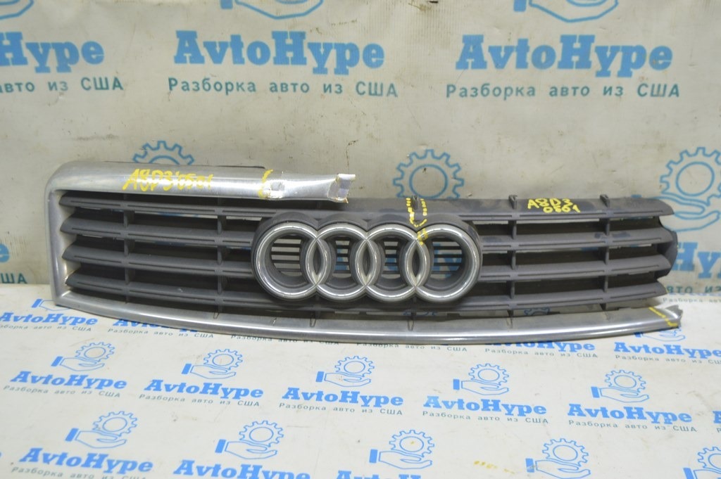 Решетка радиатора grill с эмблемой Audi A8 D3 03-09 (01) дефект