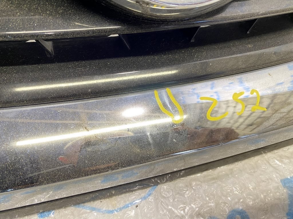 Решетка радиатора grill со значком Nissan Murano z52 15- под камеру, трещина снизу — фото 2