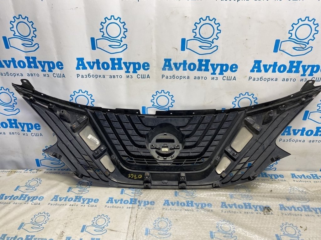 Решетка радиатора grill со значком Nissan Murano z52 15- под камеру, трещина снизу — фото 4