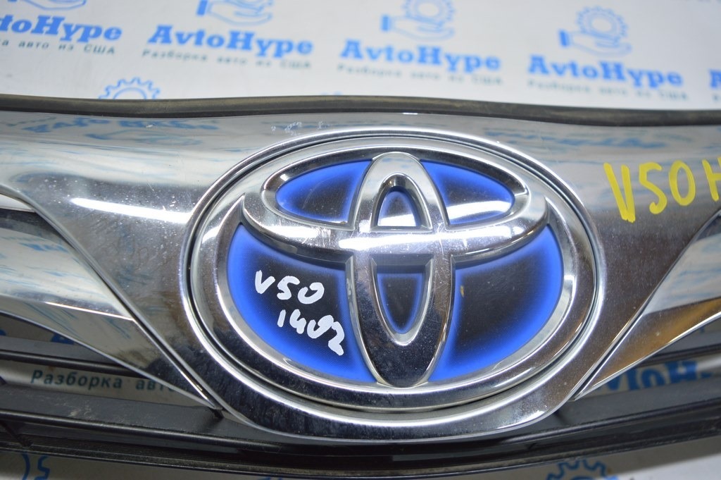 Решетка радиатора grill со значком Toyota Camry v50 12-14 hybrid usa — фото 2