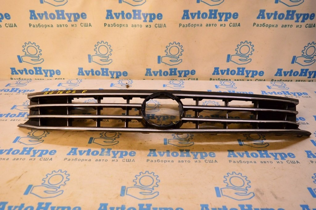 Решетка радиатора grill со значком VW Passat b8 USA (02) на зч