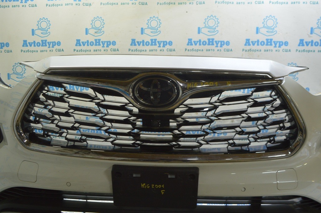 Решетка радиатора grill Toyota Highlander 20- под камеру (01)