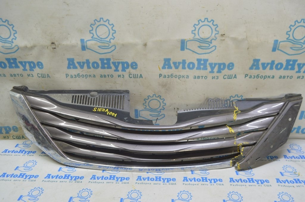 Решетка радиатора grill в сборе Toyota Sienna 15-17 хром (01) Реал М трещины, нет фрагмента