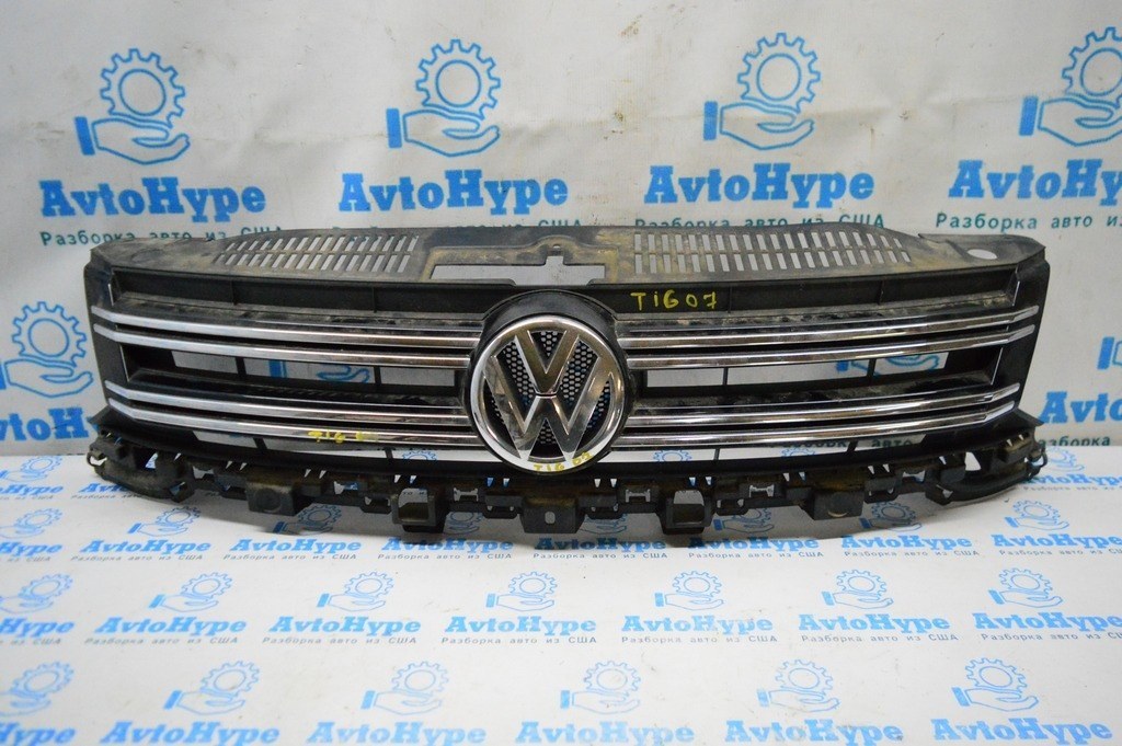 Решетка радиатора grill VW Tiguan 12-17 рест