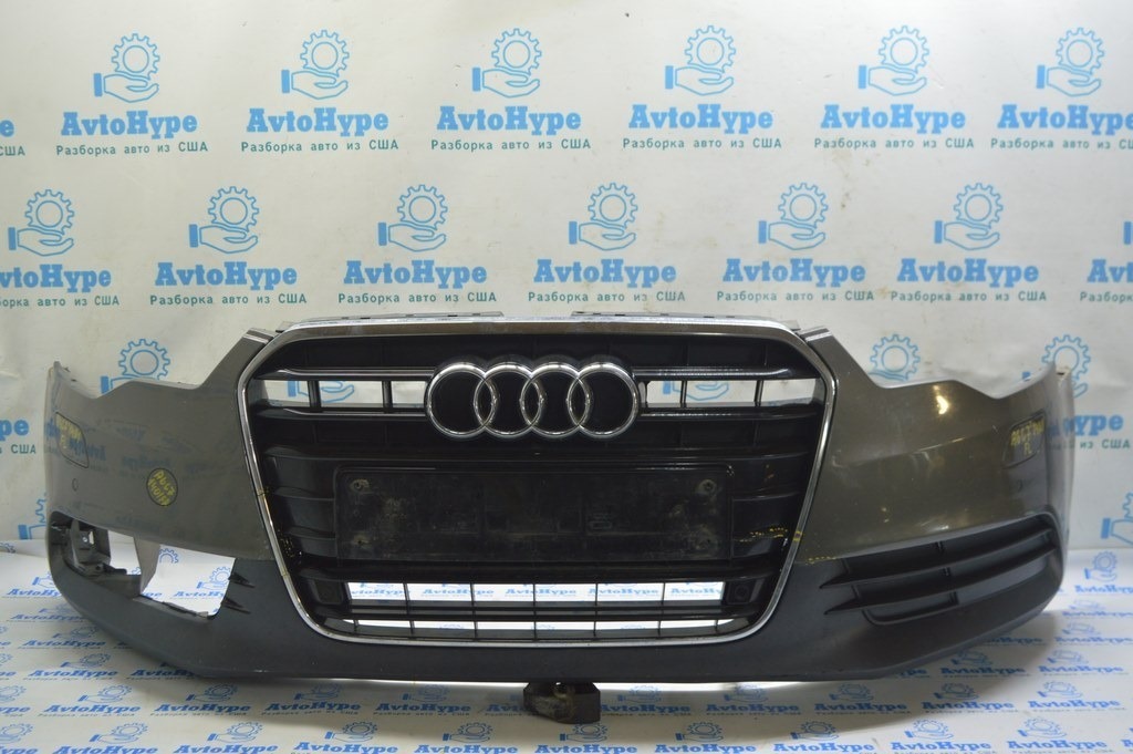 Решетка радиатора в сборе Audi A6 C7 16-18 рест черн глянец трещинка на ободке хром дефектная