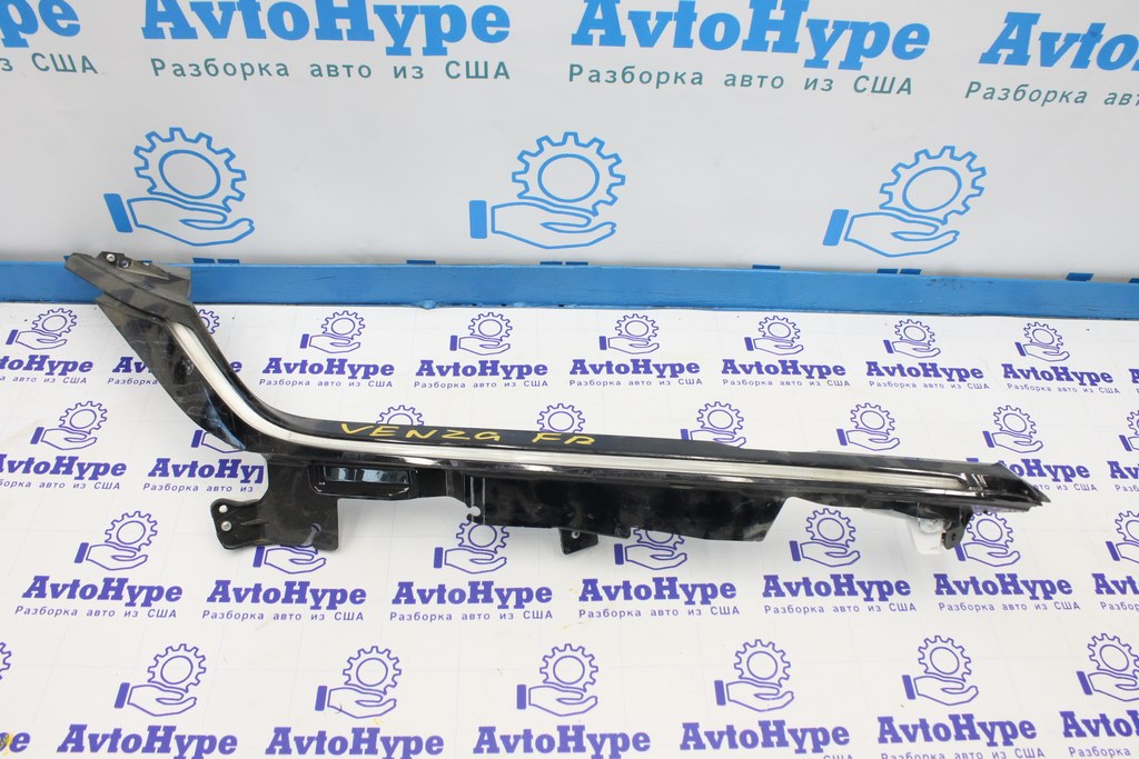 Війка правої фари Toyota Venza 21-24 LE (01)