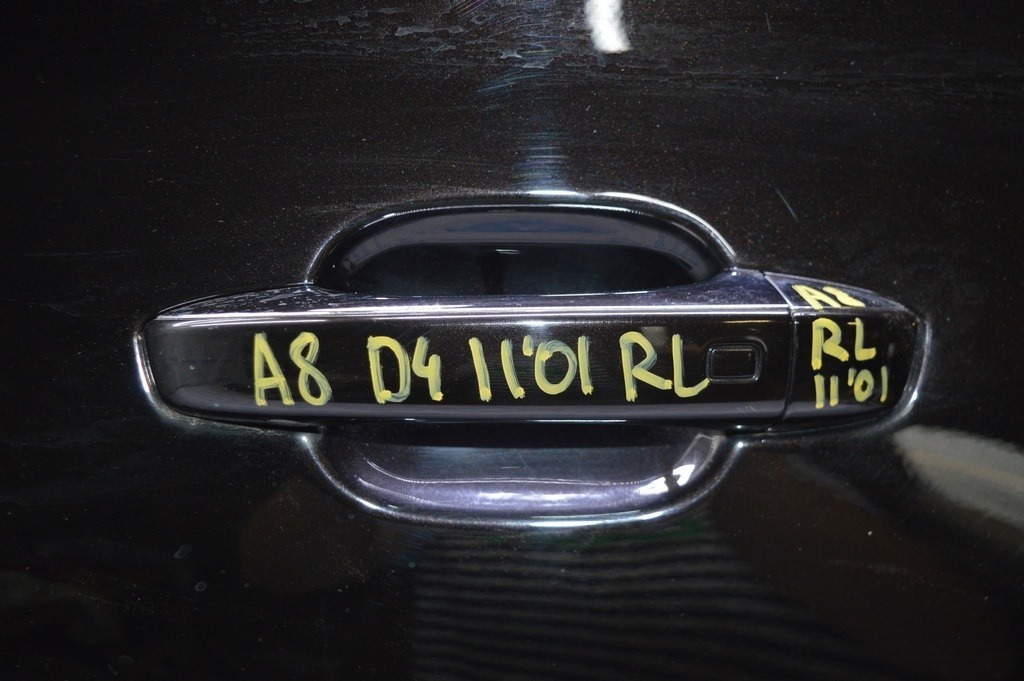 Ручка двери внешняя зад лев Audi A8 D4 10-17