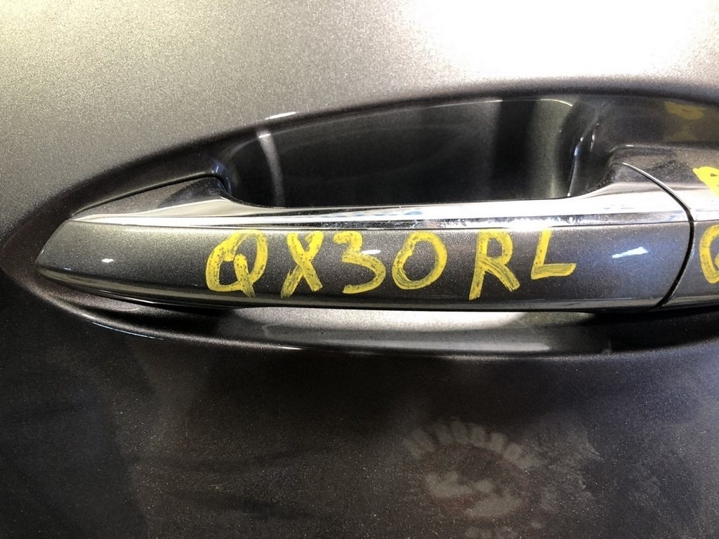Ручка двери внешняя зад лев Infiniti QX30 17-