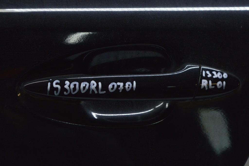 Ручка двери внешняя зад лев Lexus IS250/IS300/IS350 06-13 (01) черный цвет
