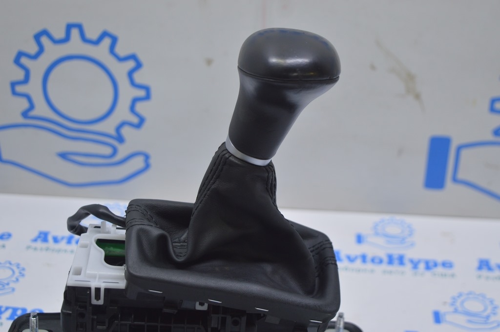 Ручка КПП Audi Q5 8R 12-17 черная кожа, царапины (01)