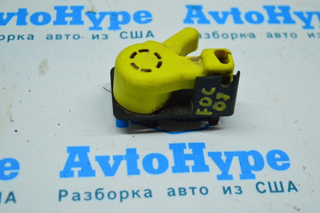 Ручка открывания капота (подкапотная) Ford Focus mk3 11-18 желтая BM51-16A770-AC