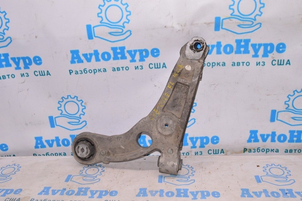 Рычаг нижний перед лев Jeep Cherokee KL 14- (02)