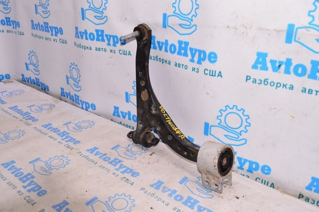 Рычаг нижний перед прав Chevrolet Volt 16- (01) трещинки на сайленте