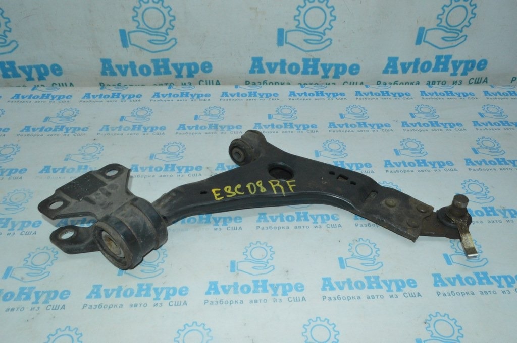 Рычаг нижний перед прав Ford Escape MK3 13- (08)
