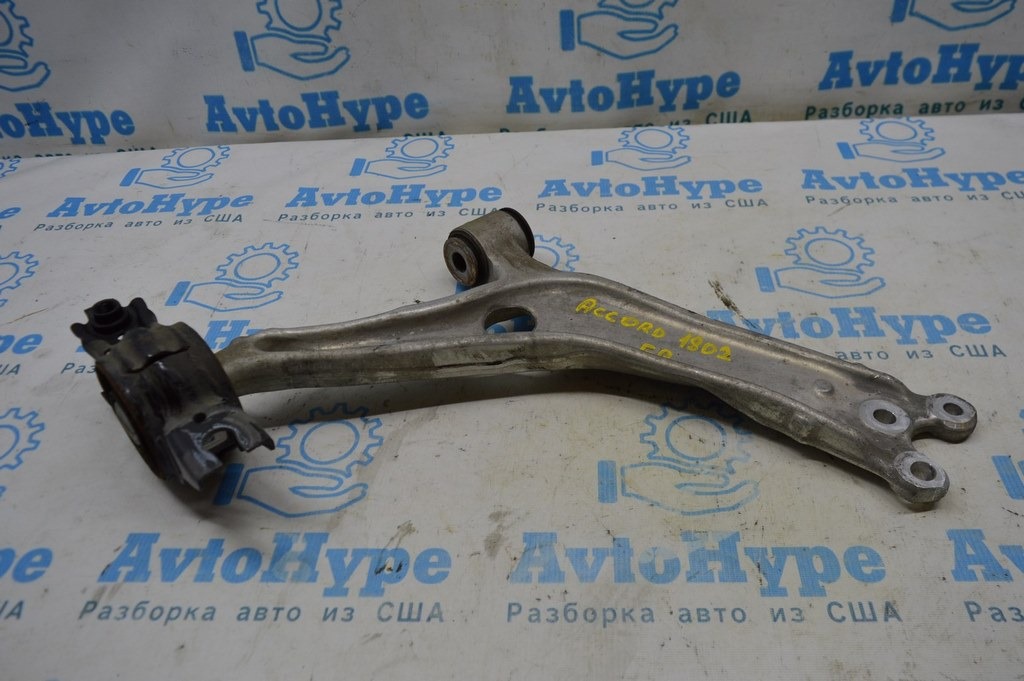 Рычаг нижний перед прав Honda Accord 18- (02)
