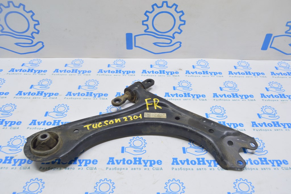 Рычаг нижний перед прав Hyundai Tucson 22- (01)