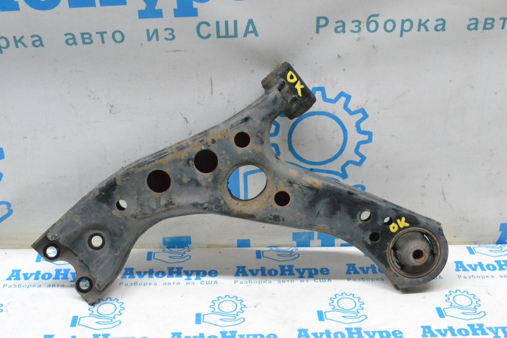 Рычаг нижний перед прав Toyota C-HR 18-23 (01)